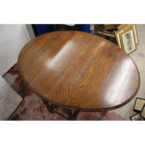 522 - Early 20th Century Barley Twist Legged Drop Leaf Table - 120cm Extended