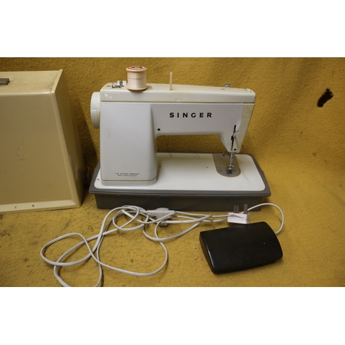 544 - Vintage Singer Electric Sewing Machine