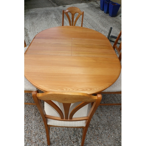 570 - Very Nice Jentique Extendable Table with Set of 6 Chairs - Nice Condition