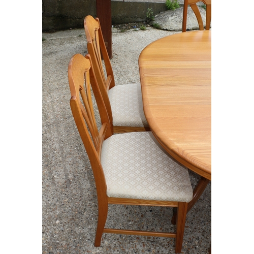 570 - Very Nice Jentique Extendable Table with Set of 6 Chairs - Nice Condition