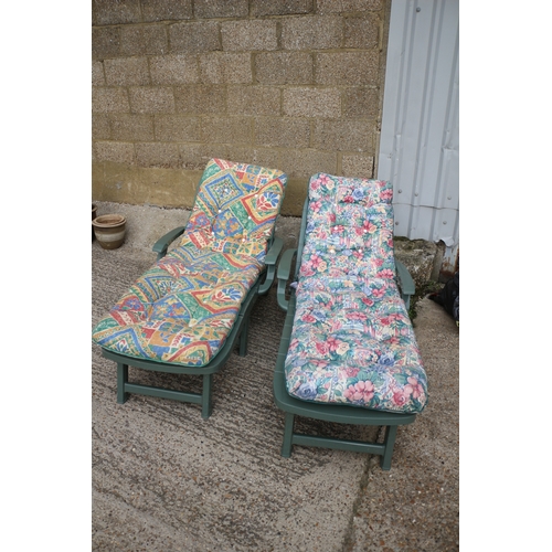 500 - 2 x Heavy Duty Plastic Sun Loungers