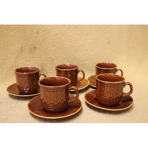 112 - Tams Ware Ceramic Weave Design Cups and Saucers - Set of 5