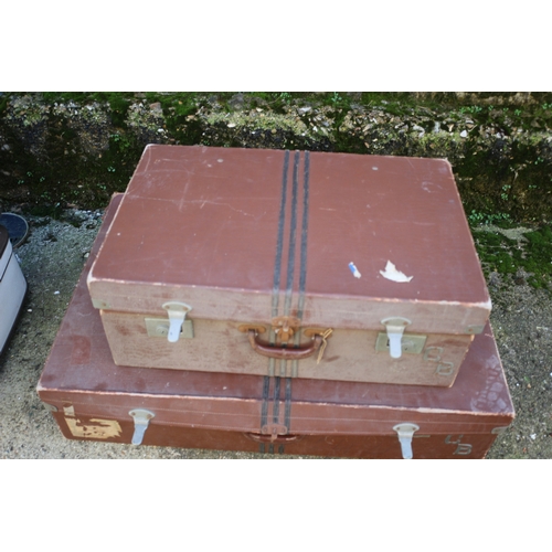 33 - Selection of 12 Vintage Cases Several with Labels