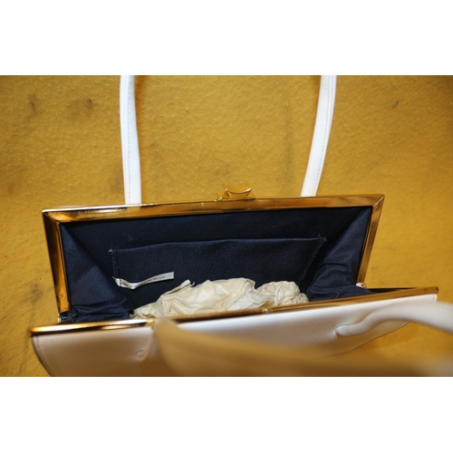 88 - White Leather Handbag Made in Republic of Ireland - 27 x 18cm