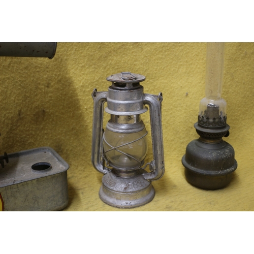 91 - Eltex Oil Greenhouse Heater - 37 x 30cm Oil Lantern and Oil Lamp with Tall Glass Flume 39cm