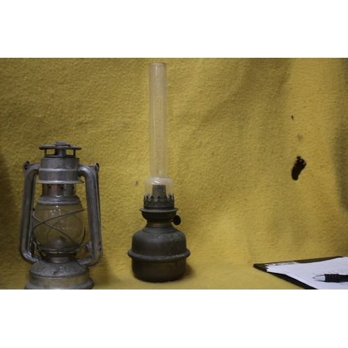 91 - Eltex Oil Greenhouse Heater - 37 x 30cm Oil Lantern and Oil Lamp with Tall Glass Flume 39cm