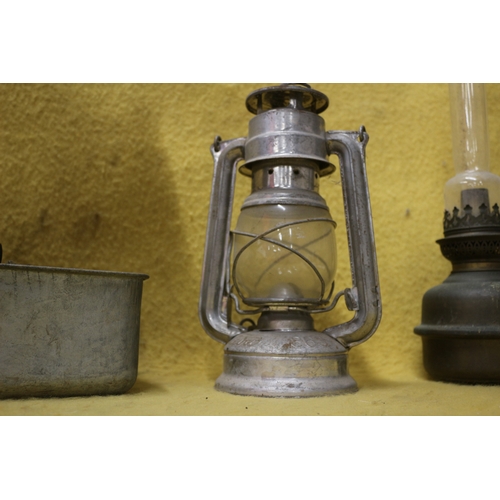 91 - Eltex Oil Greenhouse Heater - 37 x 30cm Oil Lantern and Oil Lamp with Tall Glass Flume 39cm