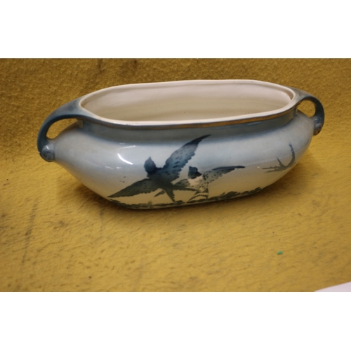 99 - K et G French Planter with Swallow Scene - 18 x 14cm