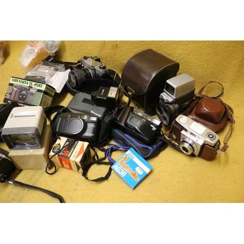 145 - Bundle of Vintage Cameras and Equipment