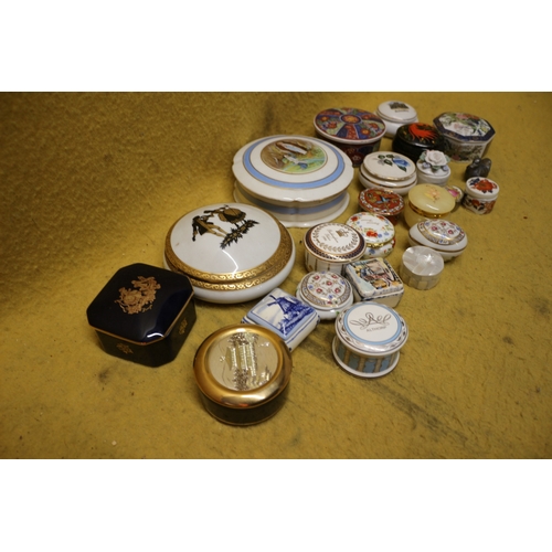 197 - Selection of Ceramic Trinket Pots of Various Sizes