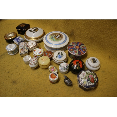 197 - Selection of Ceramic Trinket Pots of Various Sizes