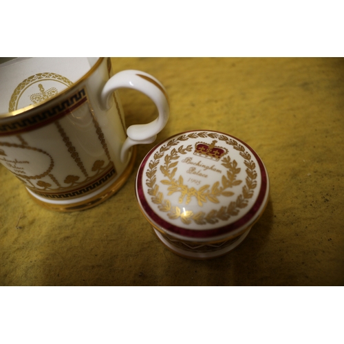 199 - Buckingham Palace Ceramic Cups plus a Trinket Pot