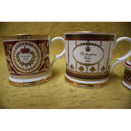 199 - Buckingham Palace Ceramic Cups plus a Trinket Pot