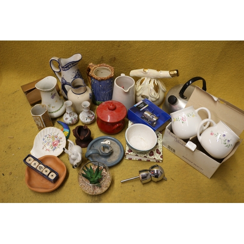 207 - Large Mixed Lot of Interesting Items