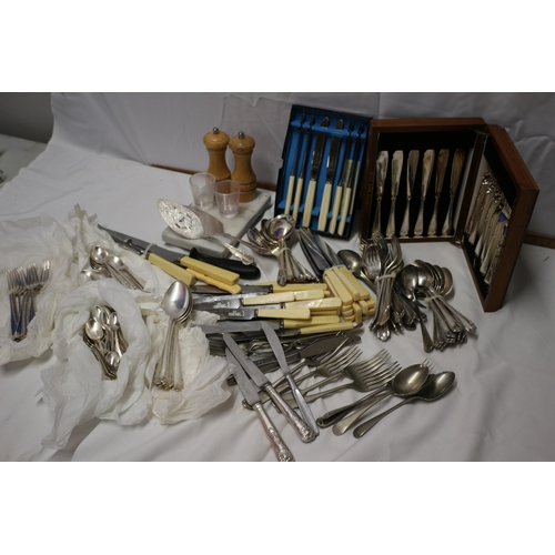 11 - Large Bundle of Cutlery