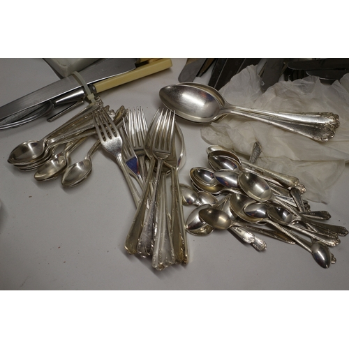 11 - Large Bundle of Cutlery