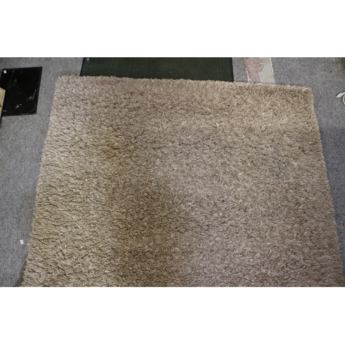 20 - Beige Shaggy Rug, 200cm x 134cm