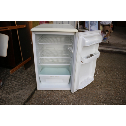 41 - Zanussi Undercounter Fridge 83cm tall