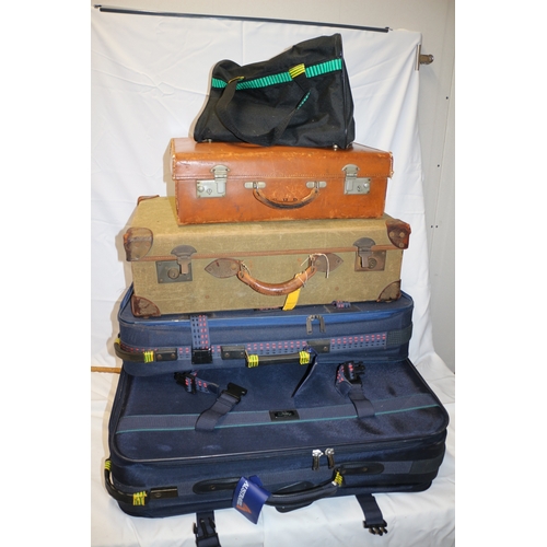 44 - 5 x Vintage Suitcases/Bag