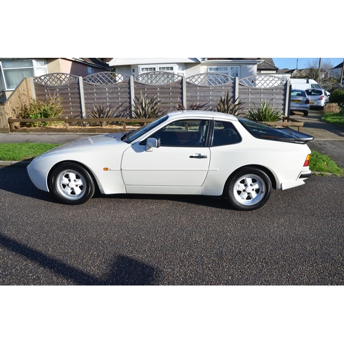 118 - Manufacturer:

Porsche 

Model:

944 turbo 


First Registered:

1986 

Registration No:

C104 BHA 
... 