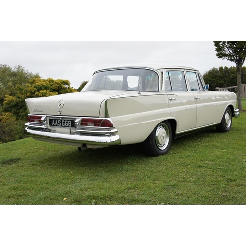 122 - Manufacturer:Mercedes Model:
220S Fintail 
First Registered:1963 Registration No:
 
Mileage:91000 Ch... 