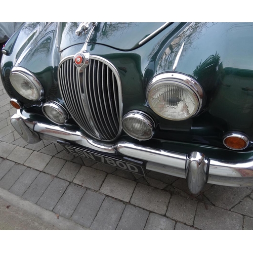 126 - 1966 Jaguar Mk 2 Manual Overdrive
Registration No: ESN 780D