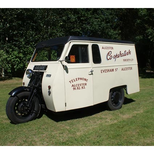 152 - 1954 Reliant Regent
Registration No: 661 BRE