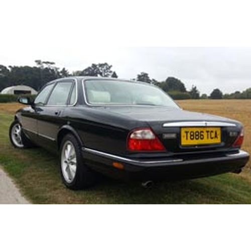 162 - 1999 Jaguar XJ8 Auto
Registration No: T886 TCA