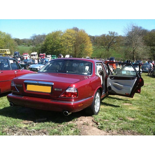 175 - 2000 Daimler Super V8
Registration No: X616 NVW