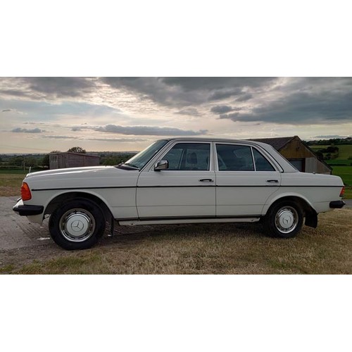 105 - 1984 MERCEDES-BENZ 230E