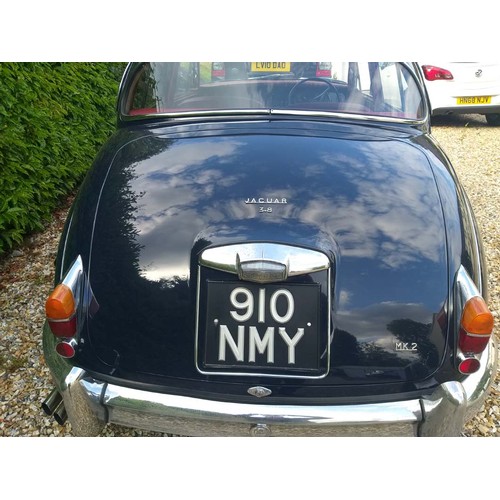 131 - 1960 JAGUAR MK II 3.8 MANUAL
REGISTRATION NO: 910 NMY