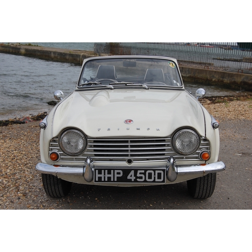 111 - 1966 TRIUMPH TR 4 A IRS
Registration No: HHP450D