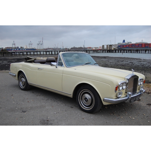 121 - 1976 ROLLS ROYCE CORNICHE CONVERTIBLE
Registration No: NUF158P