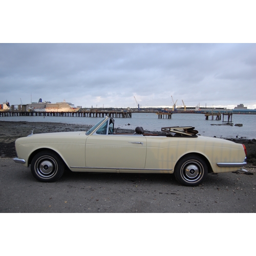 121 - 1976 ROLLS ROYCE CORNICHE CONVERTIBLE
Registration No: NUF158P