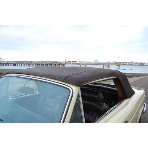 121 - 1976 ROLLS ROYCE CORNICHE CONVERTIBLE
Registration No: NUF158P