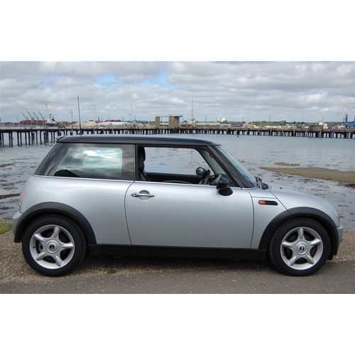 138 - 2002 MINI COOPER 
Registration No: CK52FMU