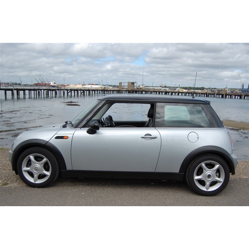 138 - 2002 MINI COOPER 
Registration No: CK52FMU