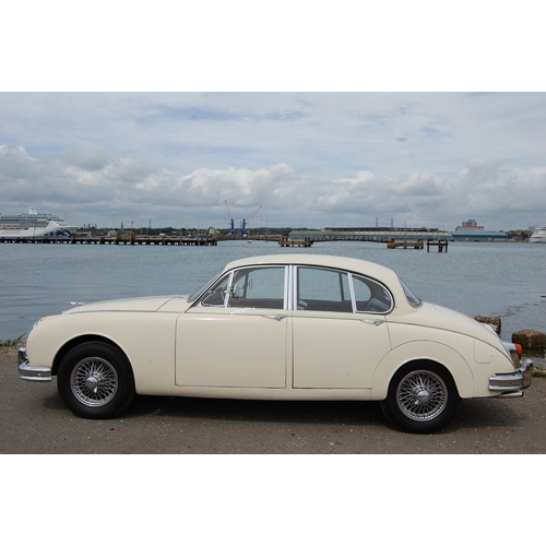 111 - 1959 JAGUAR MARK 2
Registration No: 758XWD