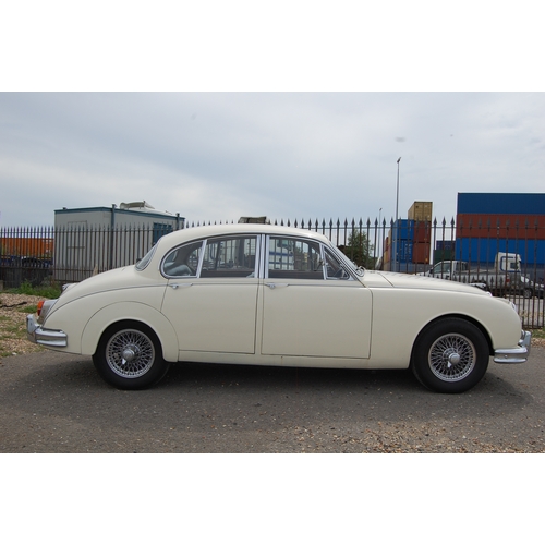 111 - 1959 JAGUAR MARK 2
Registration No: 758XWD