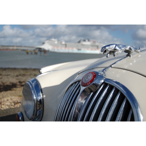 111 - 1959 JAGUAR MARK 2
Registration No: 758XWD