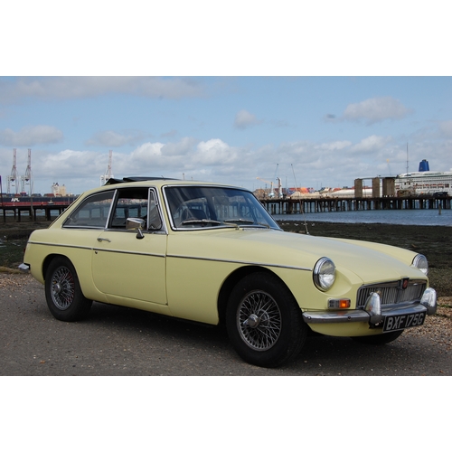 124 - 1968 MGB GT
Registration No: BXF175G