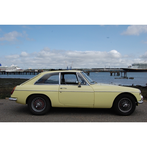 124 - 1968 MGB GT
Registration No: BXF175G