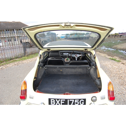 124 - 1968 MGB GT
Registration No: BXF175G