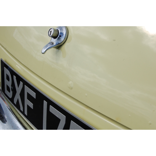 124 - 1968 MGB GT
Registration No: BXF175G