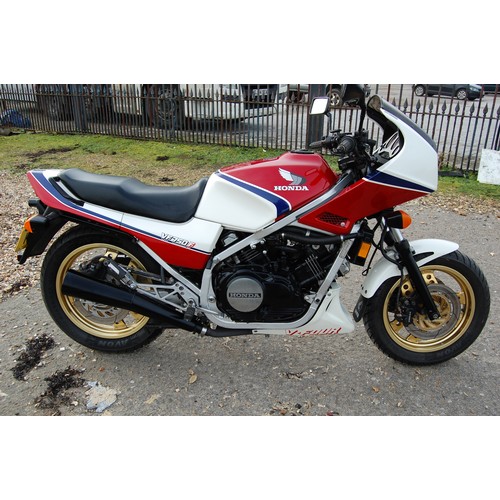 136 - 1986 HONDA VF 750 FD
Registration No: C630BDH