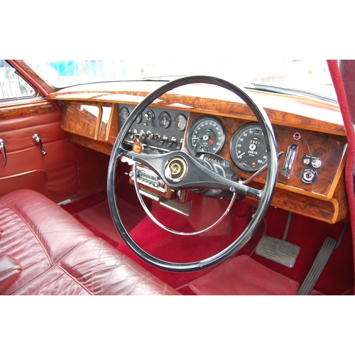 125 - 1968 DAIMLER 250 V8
Registration No: SGU956F