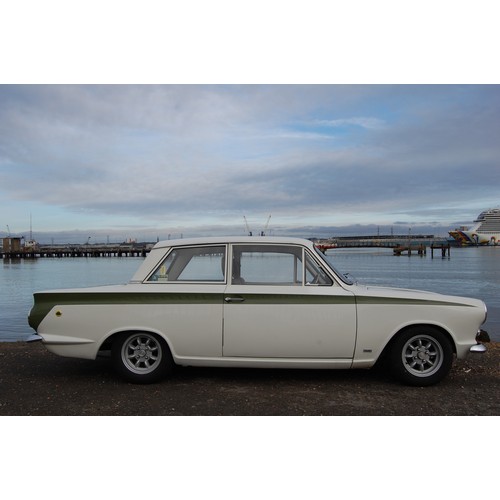 111 - 1965 FORD CORTINA MK1 LOTUS TRIBUTE 
Registration No: 572WAR