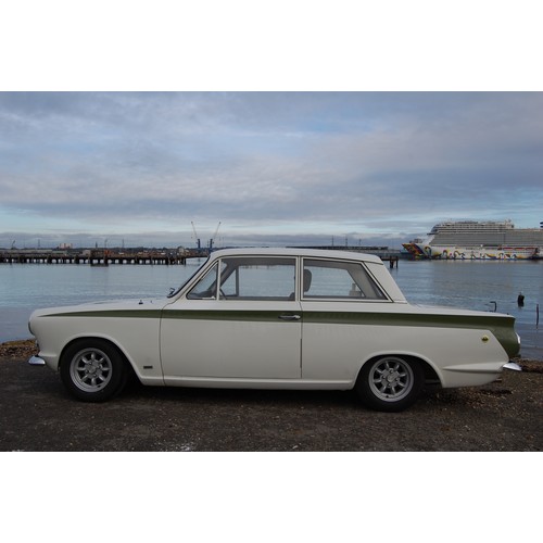 111 - 1965 FORD CORTINA MK1 LOTUS TRIBUTE 
Registration No: 572WAR