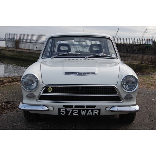 111 - 1965 FORD CORTINA MK1 LOTUS TRIBUTE 
Registration No: 572WAR