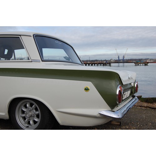 111 - 1965 FORD CORTINA MK1 LOTUS TRIBUTE 
Registration No: 572WAR